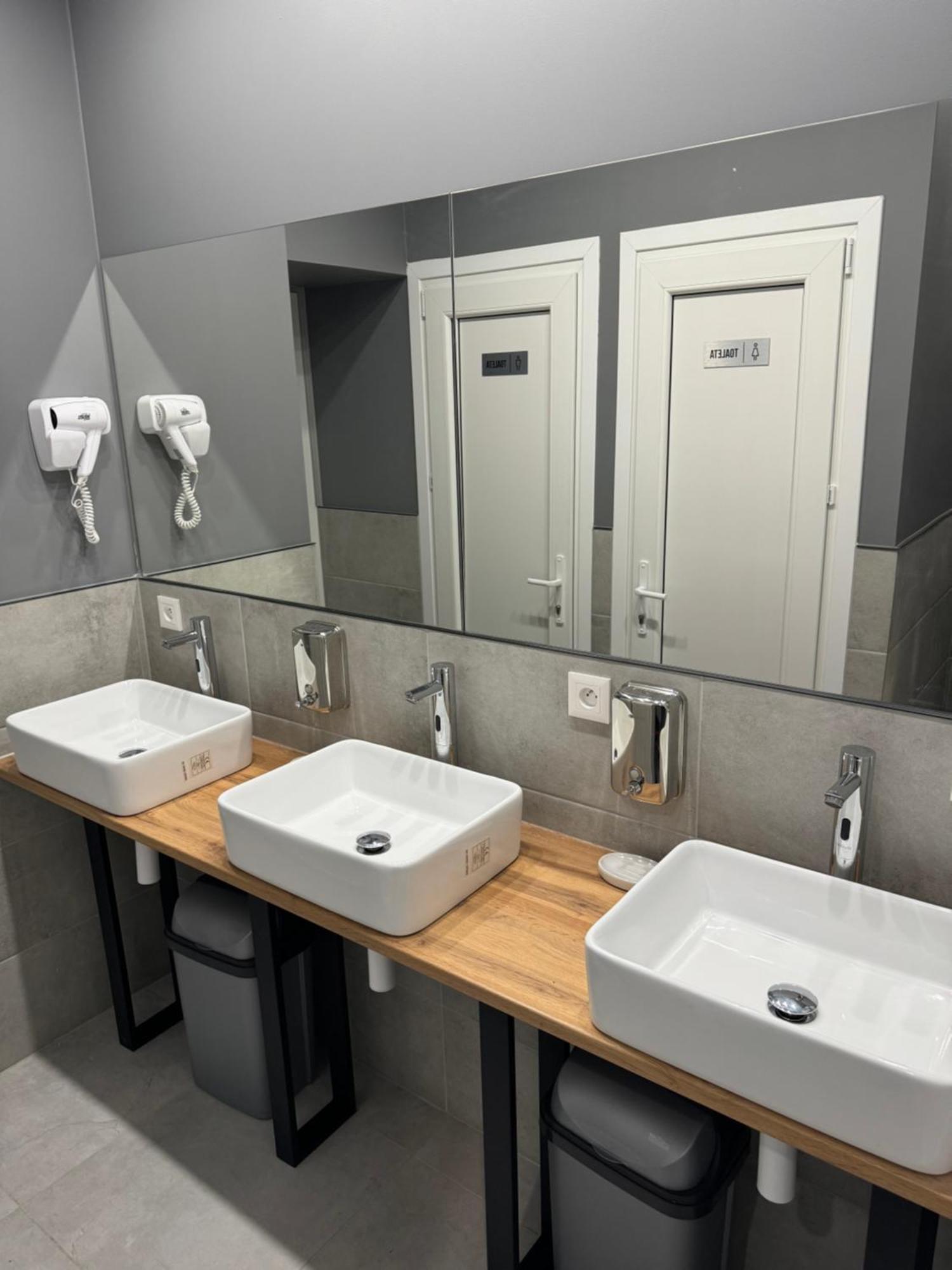 Green Hostel Katowice - 24H Parking المظهر الخارجي الصورة